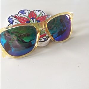 Rainbow reflective lens wayfarer sunglasses